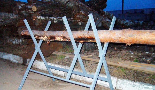 Конструкції козлів та дровоколів
